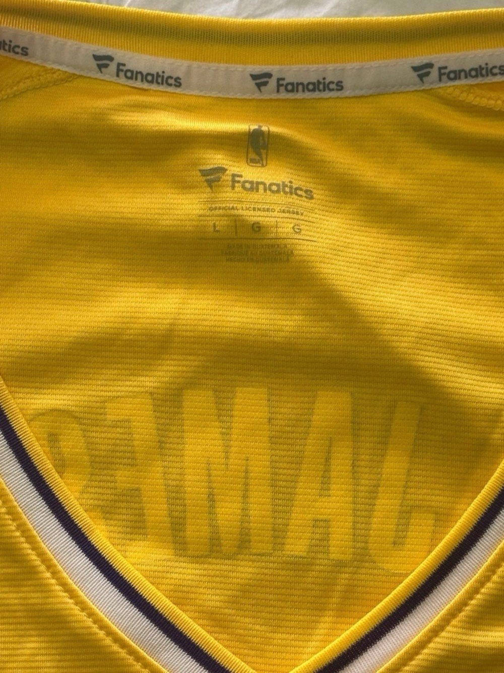Lakers LeBron James #23 Fanatics Women's Gold V-Neck Tee Large - Picture 8 of 11